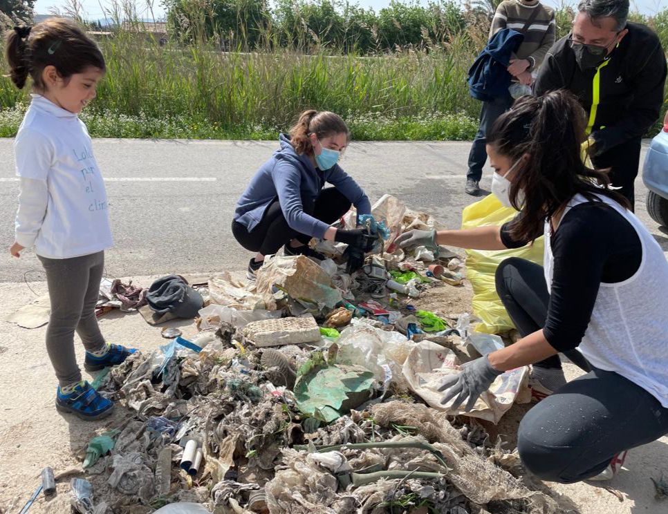 Separación de residuos en Alquerías. Imagen: Madres por el Clima
