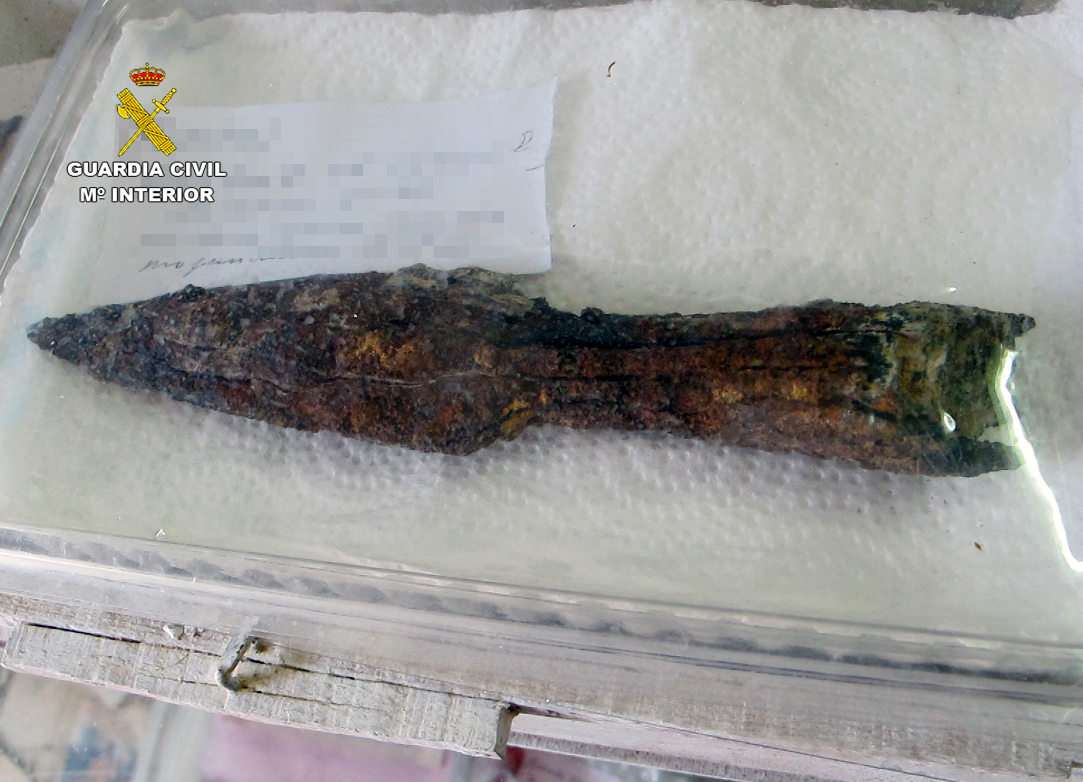 La pieza más representativa del hallazgo es una punta de lanza romana muy bien conservada. Imagen: Seprona