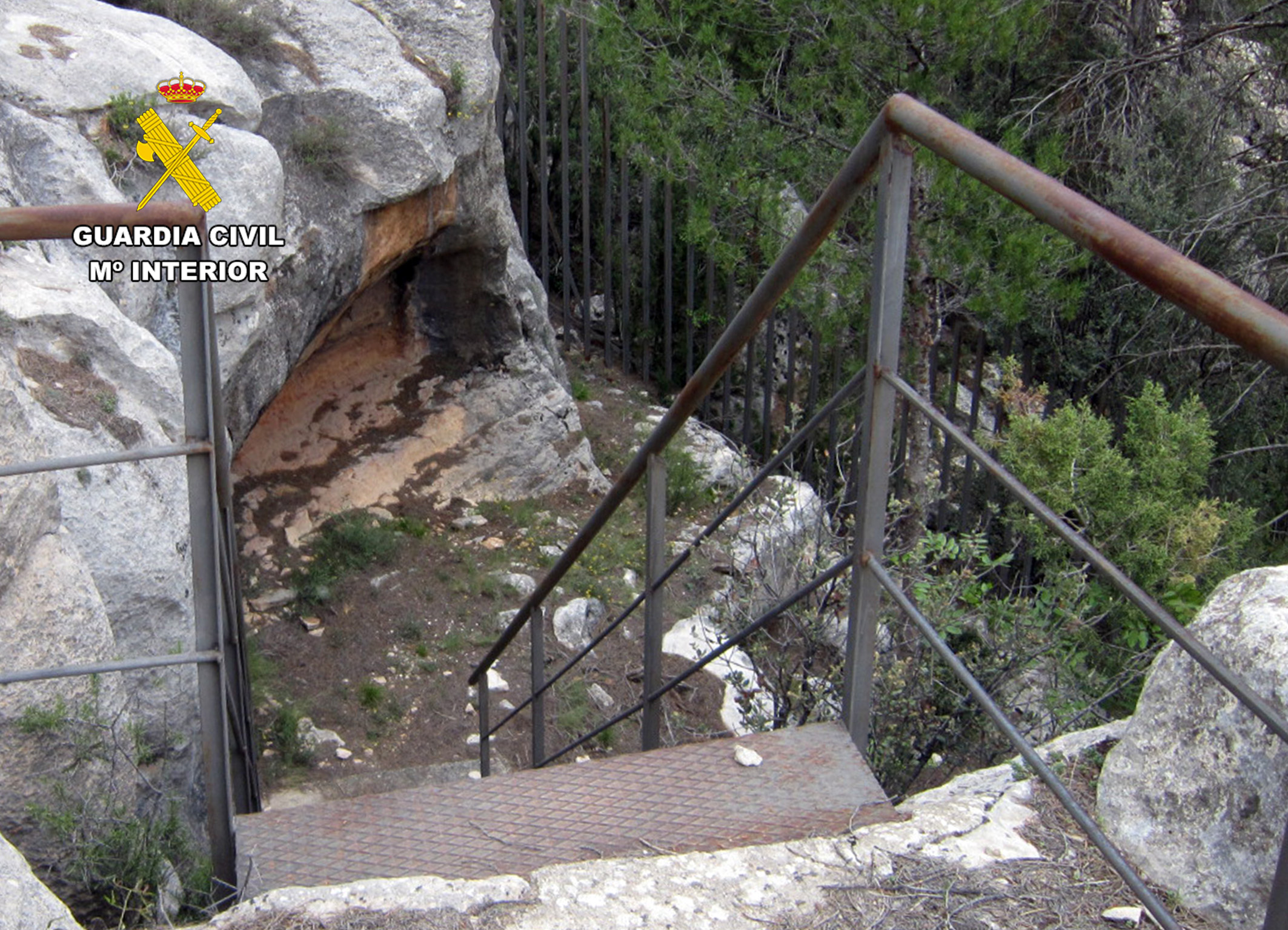Acceso a uno de los abrigos cercanos. Foto: GC de la Región Murcia. Acceso a uno de los abrigos cercanos. Foto: GC de la Región Murcia