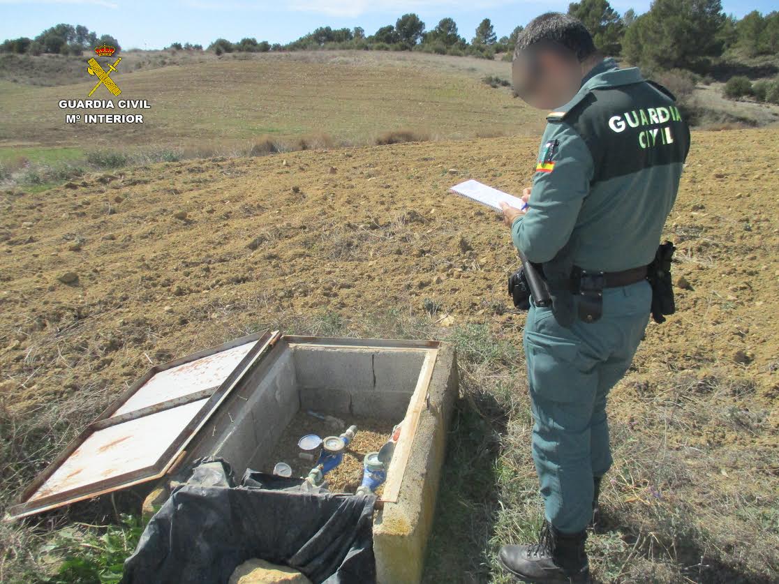 El agua, extraída sin autorización, era canalizada hasta 59 explotaciones ganaderas de la zona. Foto: Guardia Civil de la Región de Murcia