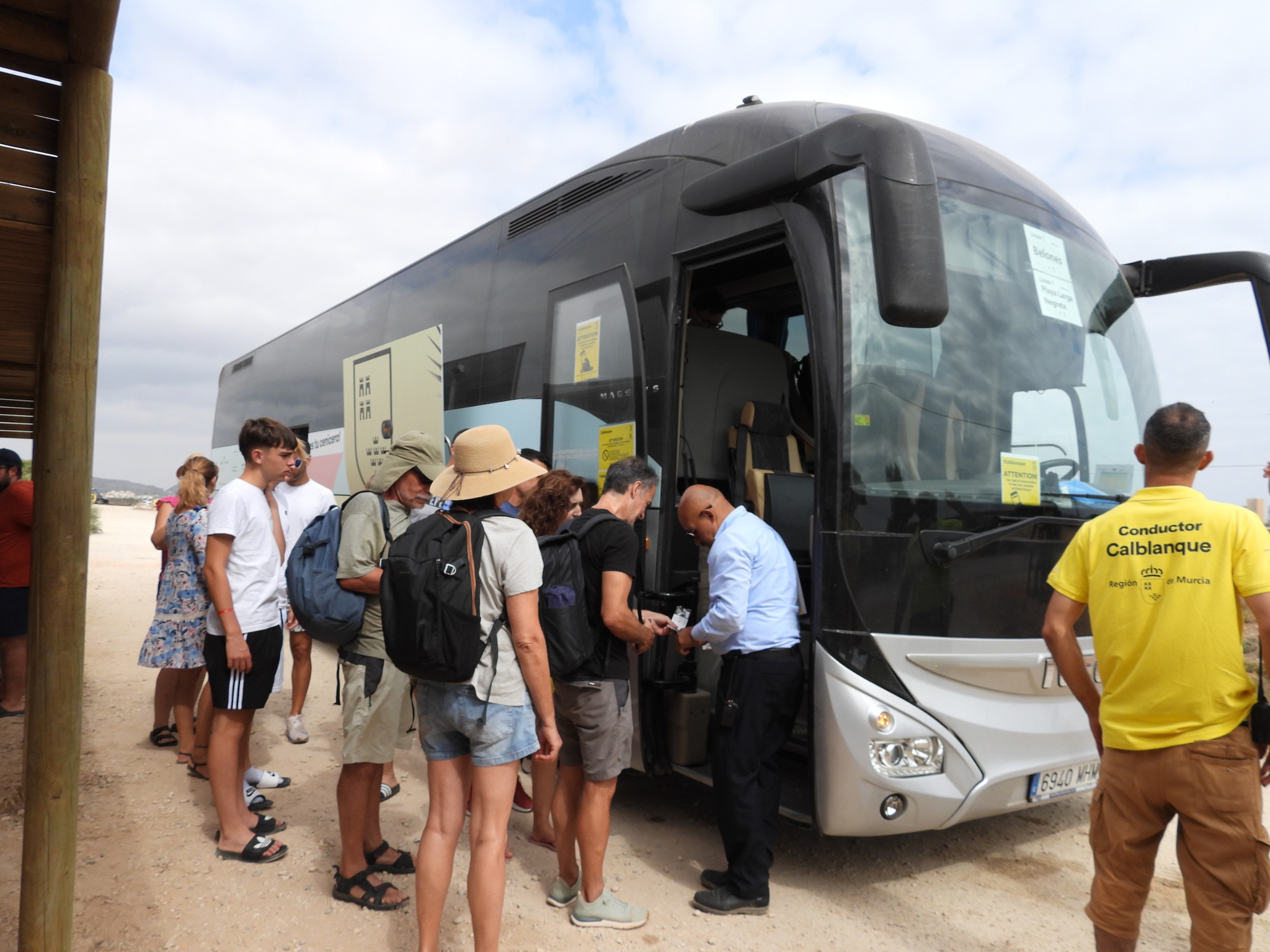 Autobús parta acceder al Parque Regional de Calblanque que saldrá desde Los Belones y tendrá parada en el aparcamiento disuasorio. Foto: CARM