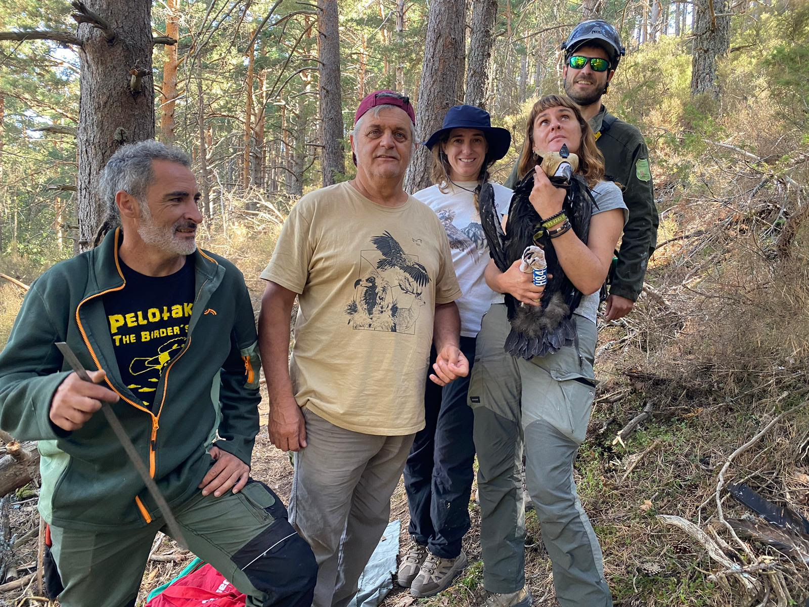 Técnicos de Grefa y miembros del Grupo de trabajo en altura de agentes de medio ambiente de la Junta de Castilla y León. Foto: Grefa. Técnicos de Grefa y miembros del Grupo de trabajo en altura de agentes de medio ambiente de la Junta de Castilla y León. Foto: Grefa