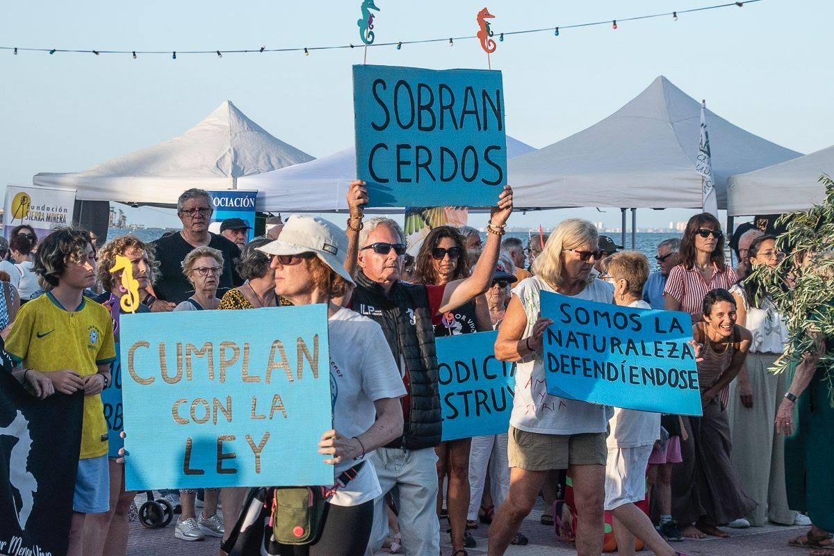 Se leyó un manifiesto con un compromiso por "un Mar Menor vivo, sano y cuidado". Foto: Ecoresiliencia Mar Menor