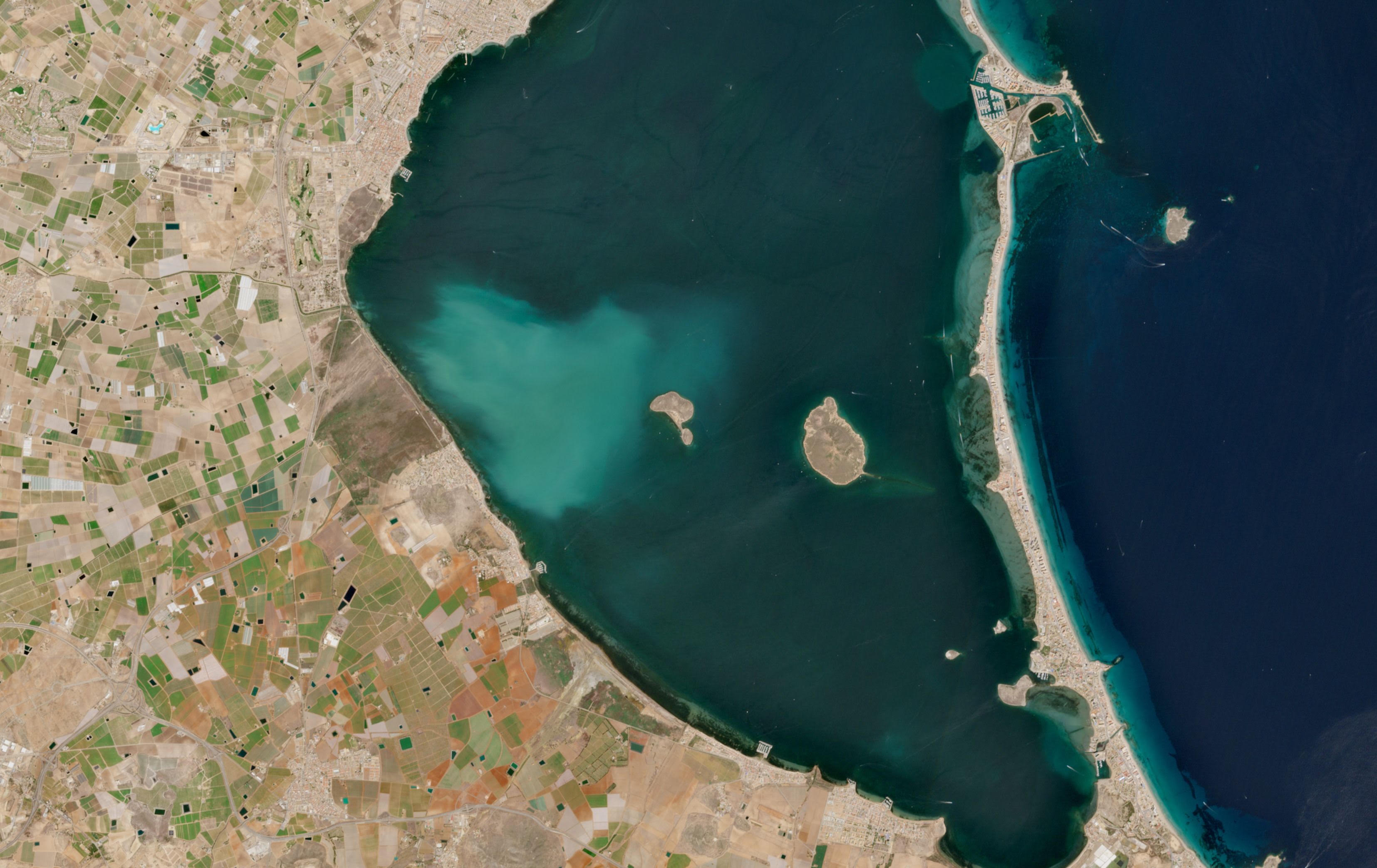 Imagen aérea de la mancha blanca del Mar Menor obtenida con el satélite Sentinel-2 del programa europeo Copernicus durante el periodo de estudio. Foto: IEO-CSIC