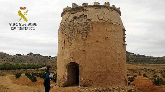 Torre del molino de viento, en las Salinas Reales de Sangonera La Seca. Imagen de archivo de la GC de Murcia