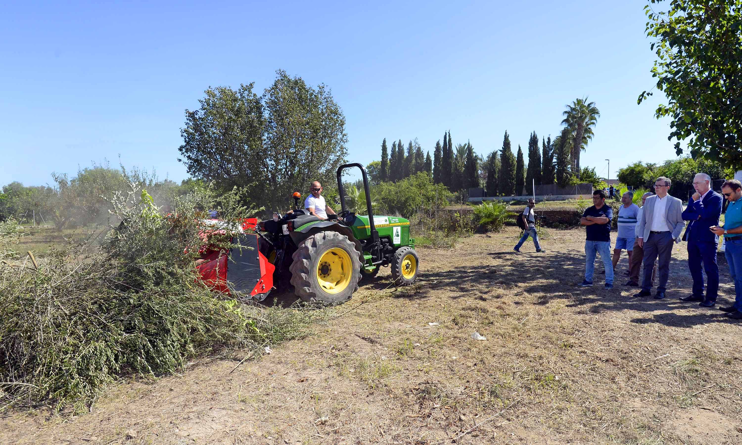 Un centenar de agricultores de distintas pedanías ya se han interesado por este tratamiento. Imagen: Ayto. de Murcia