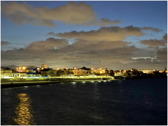 Farolas y focos iluminan el mar y afectan a los seres marinos. Foto: Procabo