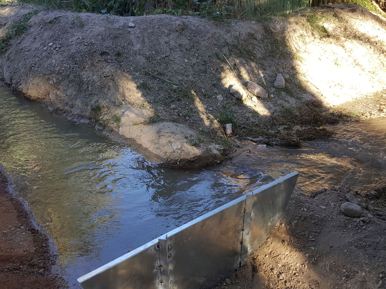 El agua por las acequias, un sistema tradicional de riego de la Huerta de Murcia. Imagen: Ayuntamiento de Murcia